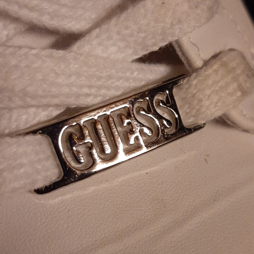 Guess low top canvas